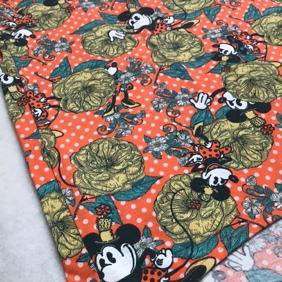 LulaRoe Irma Top XXS Minnie Mouse All Over Print - Picture 2 of 3